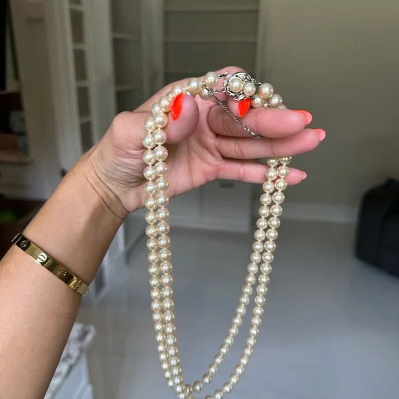 Cream Pearl Necklace - Picture 3 of 4